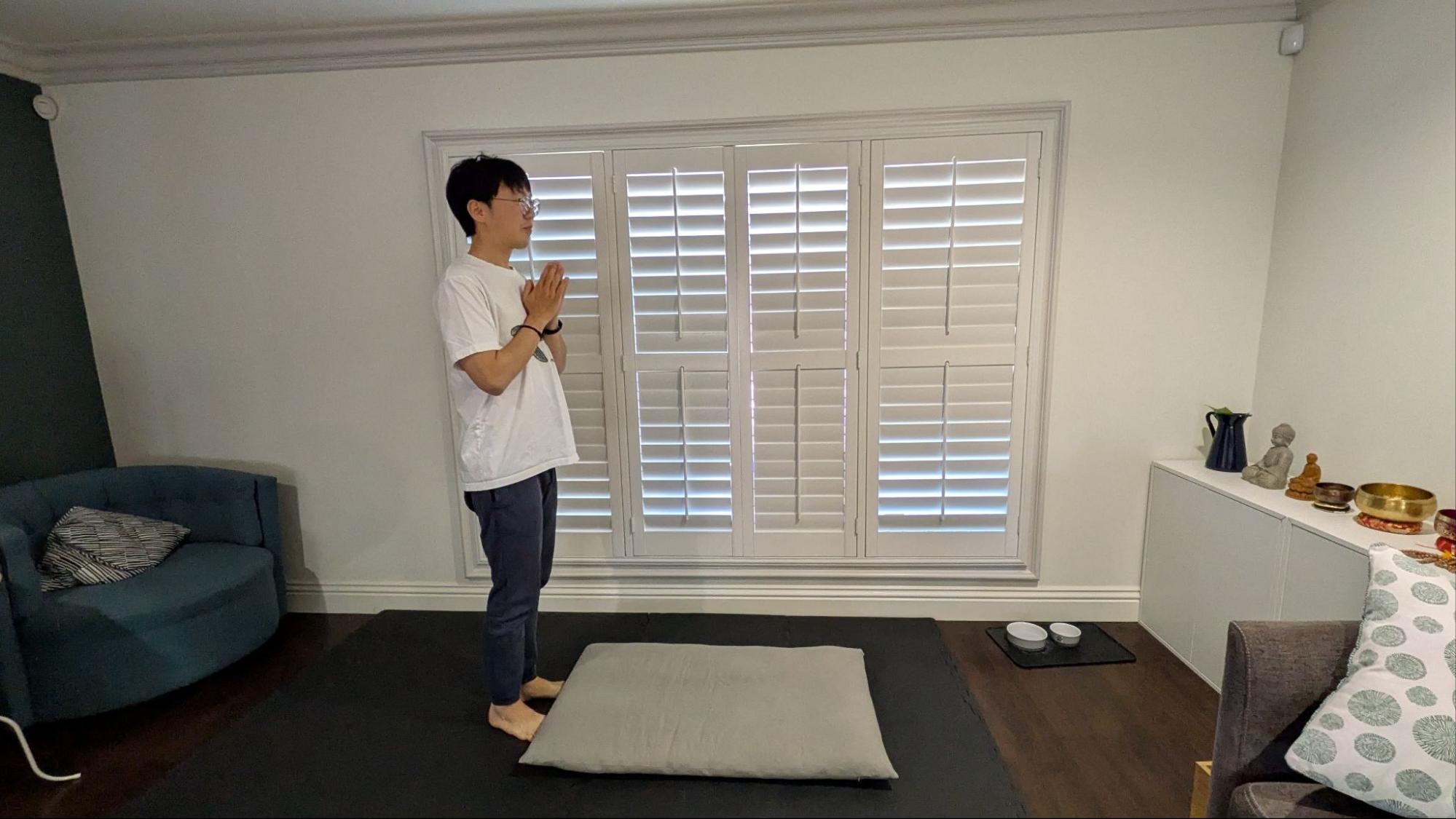 Standing up in hapjang position